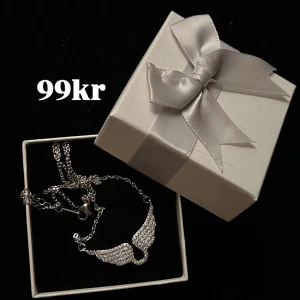 Zadig Voltaire likande halsband  - Justerbara passar alla, helt nya, 99kr styck, finns både silver och guld !💋