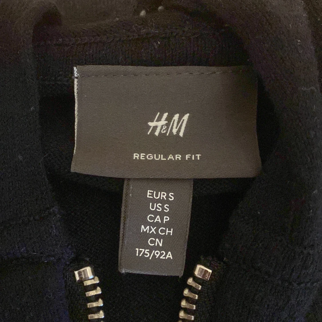 Svart zip-hoodie - 2