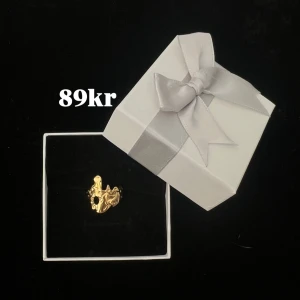 Guldig ring  - Justerbar, helt ny, frakt 22kr🌸