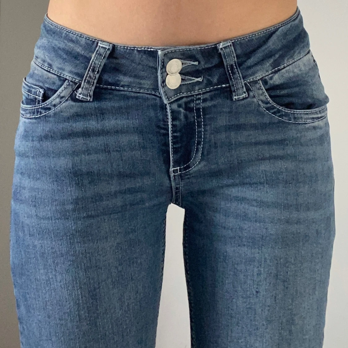 Blå bootcut jeans från Nelly  - 1