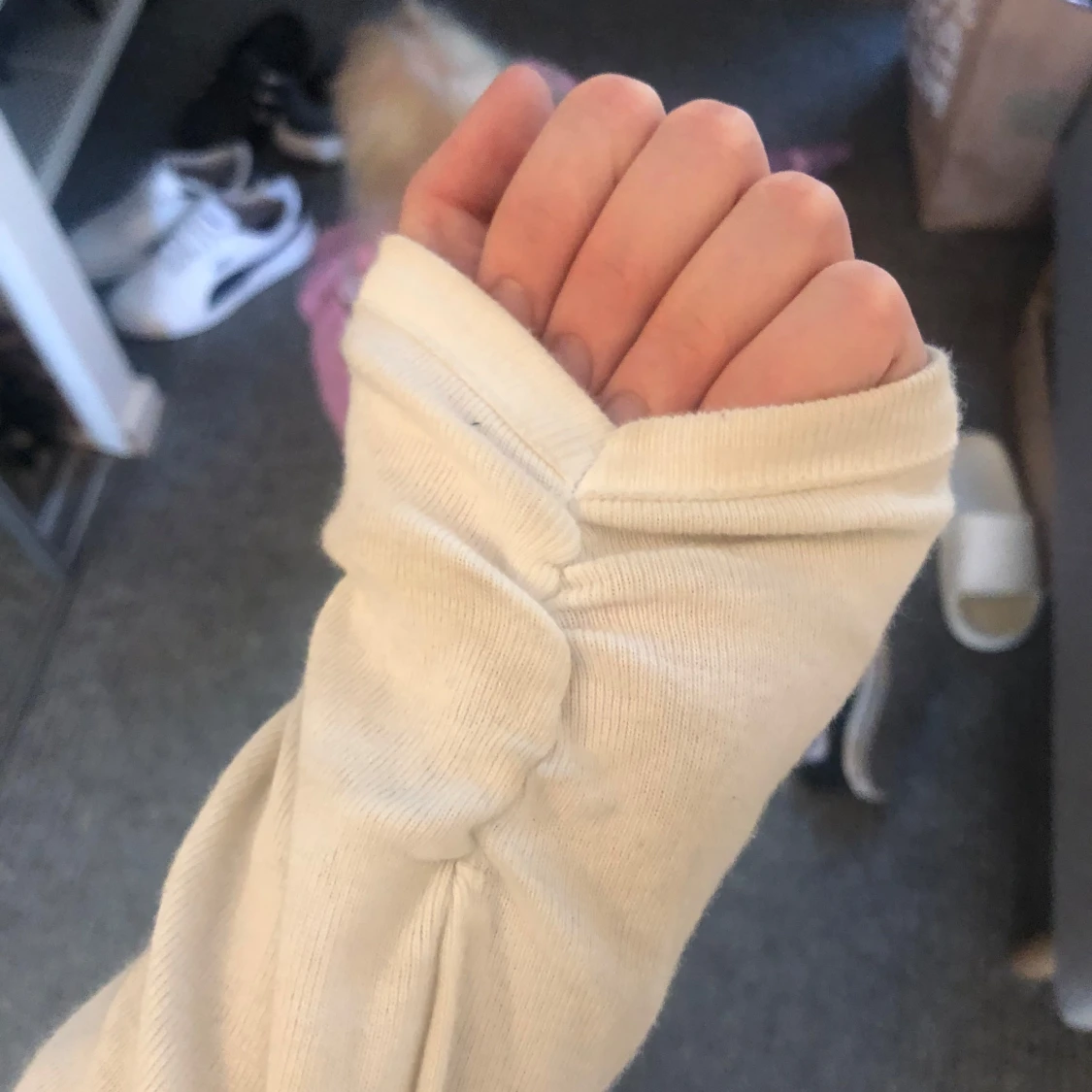 Säljer en vit tröja med unik design - 3