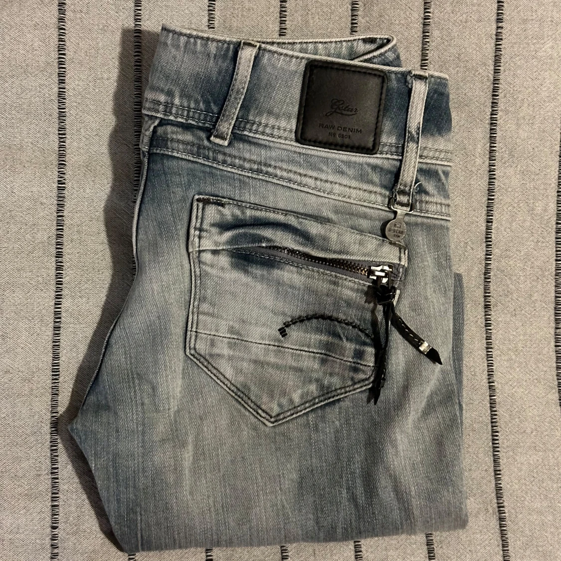 G-Star ljusgråblå jeans med låg midja – strl 24/30 - 2