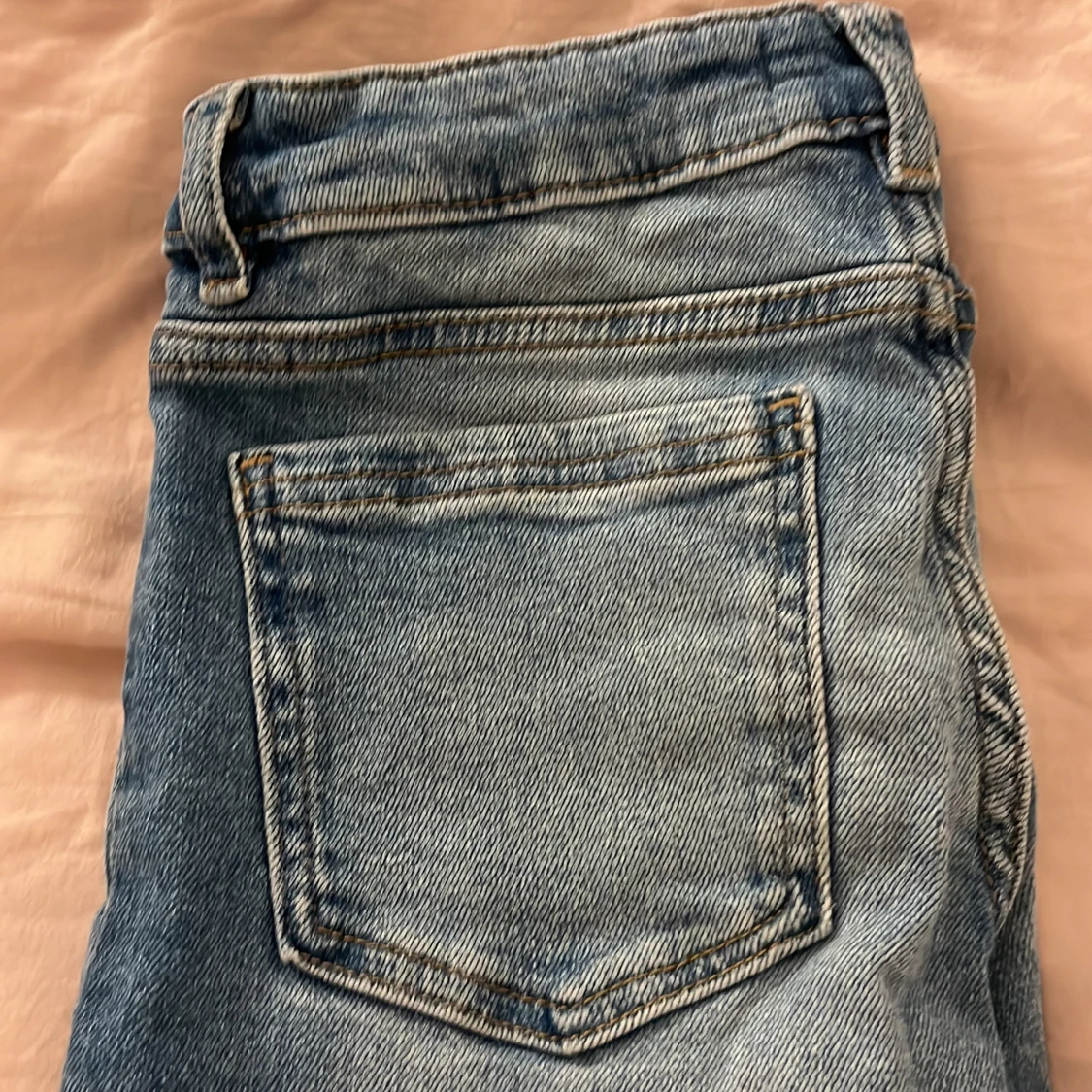 Blåa bootcut jeans💕 - 4