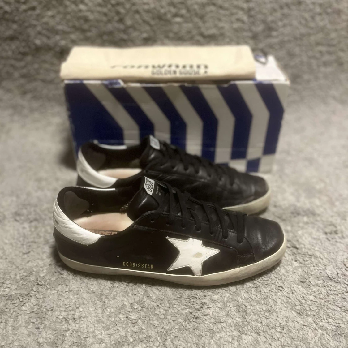 Golden Goose svarta sneakers med vit stjärna - 1