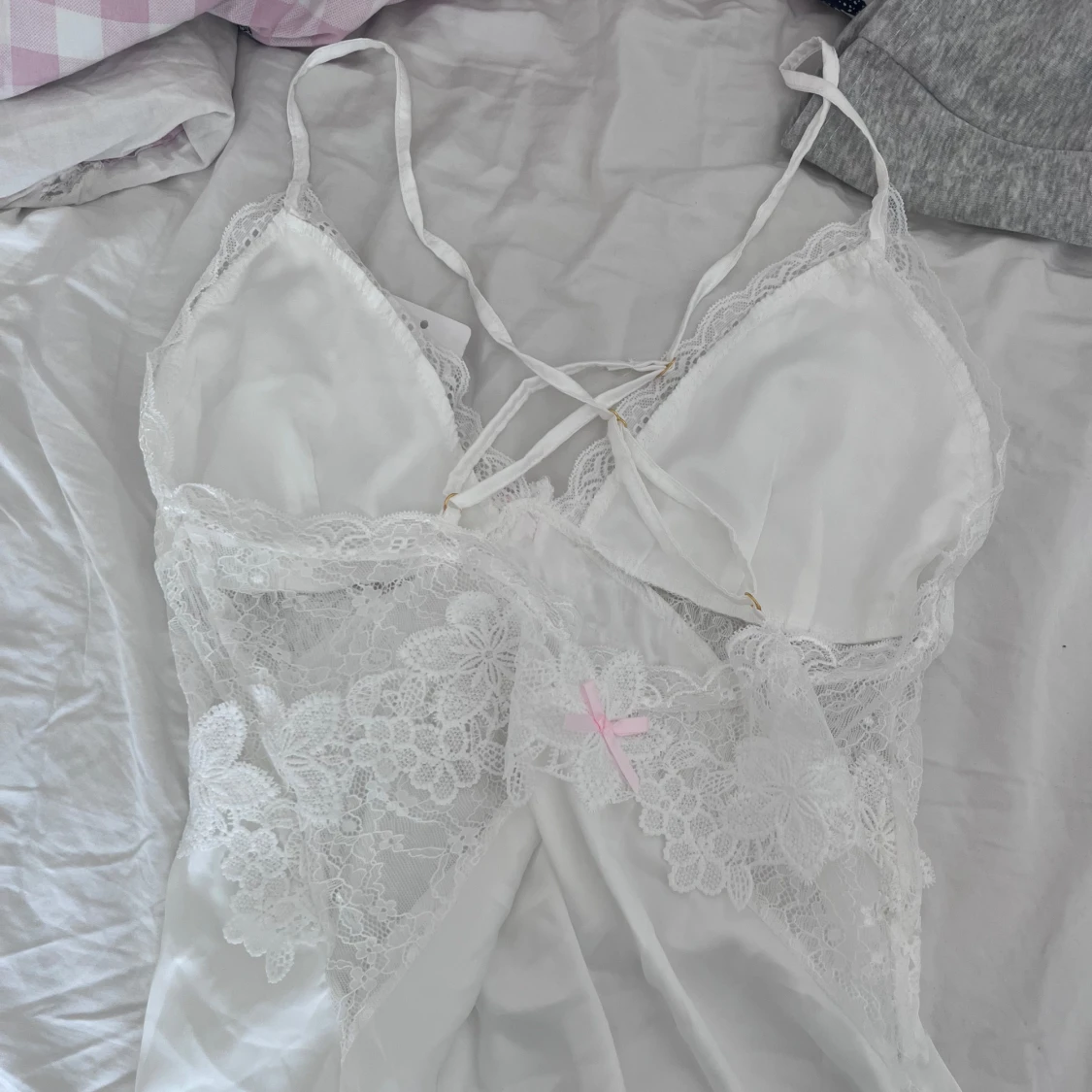 Vit spetsklänning / nattlinne lingerie med rosett - 2