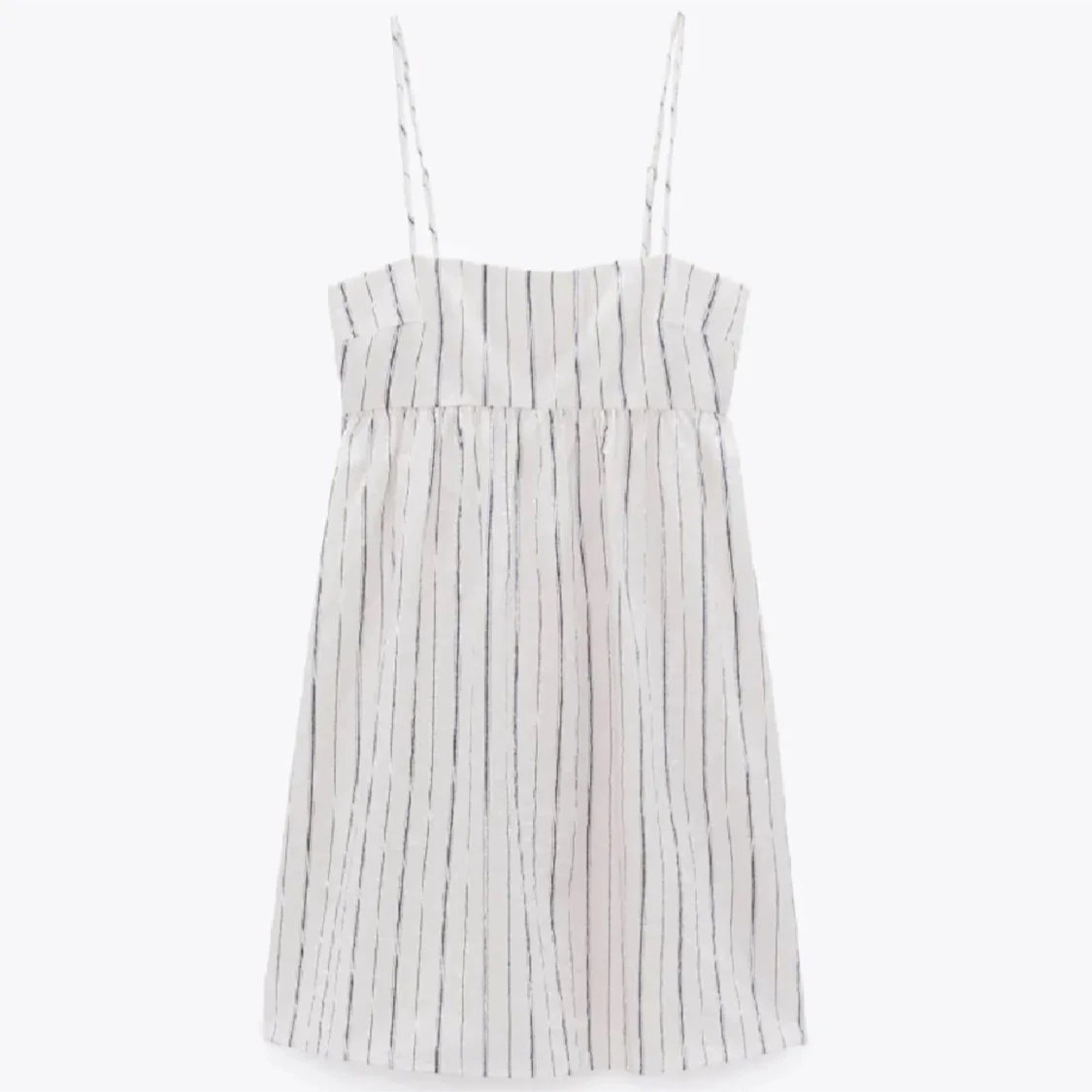 Vit randig miniklänning