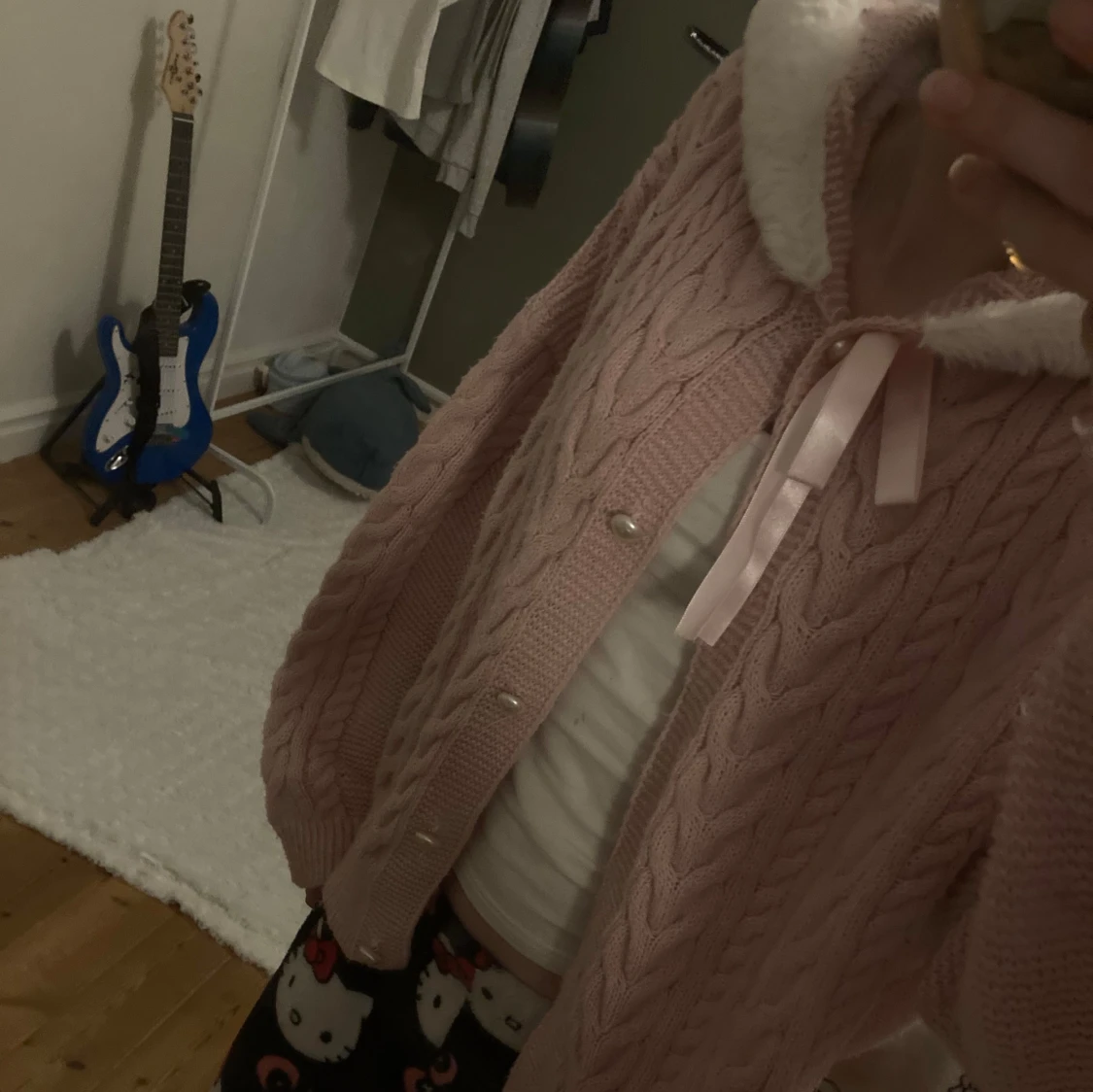 Rosa stickad kofta med rosett