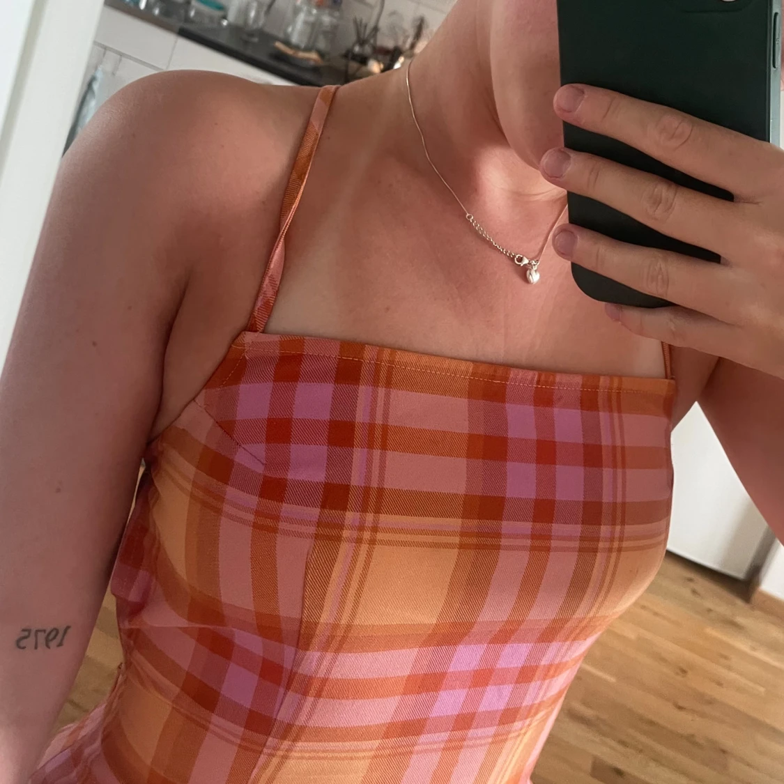 Rutig orange och rosa kortklänning - 2