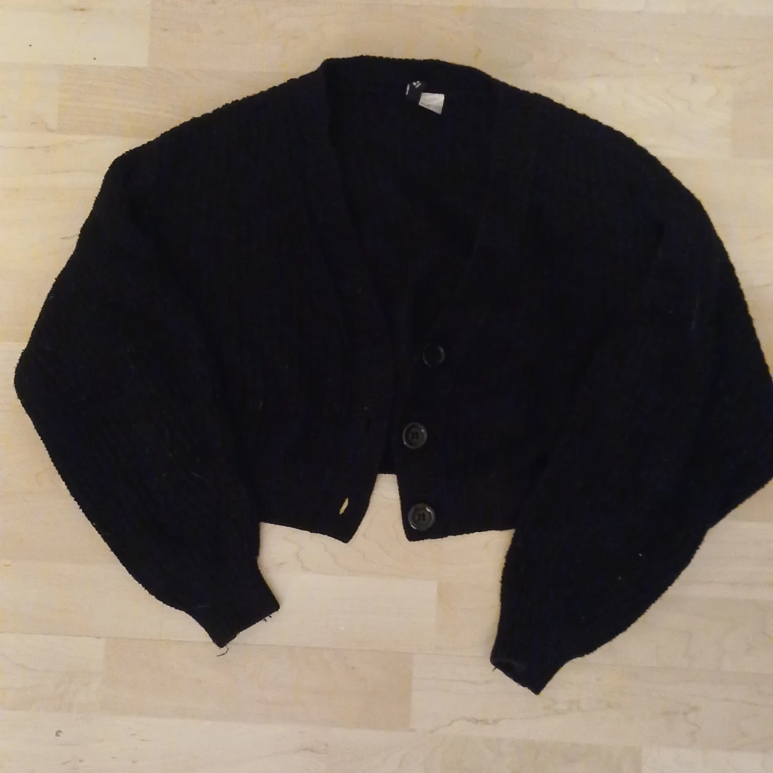 Kort stickad kofta  - 1