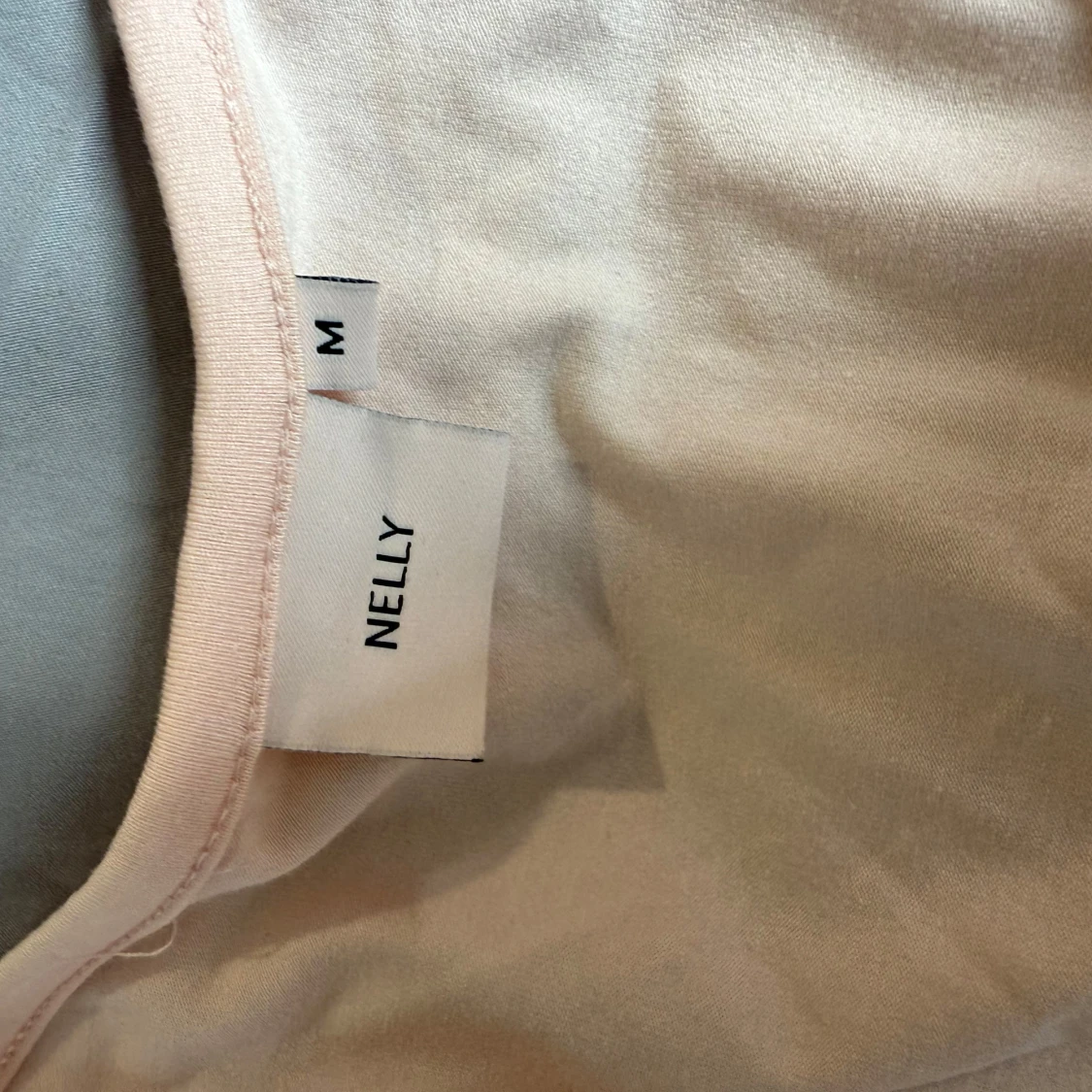 Ljusrosa omlottopp från Nelly - 1