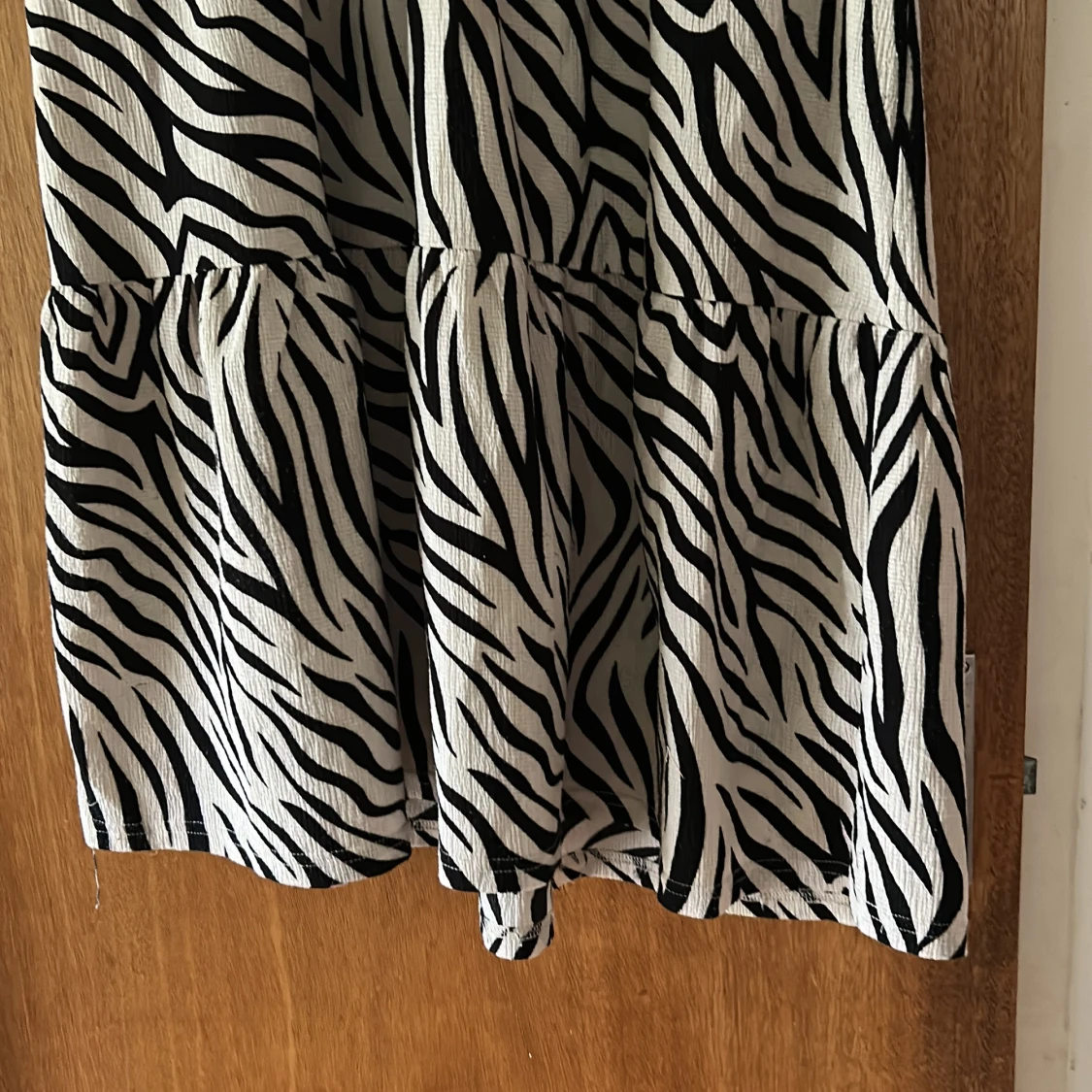 Zebramönstrad kortklänning från JDY - 1