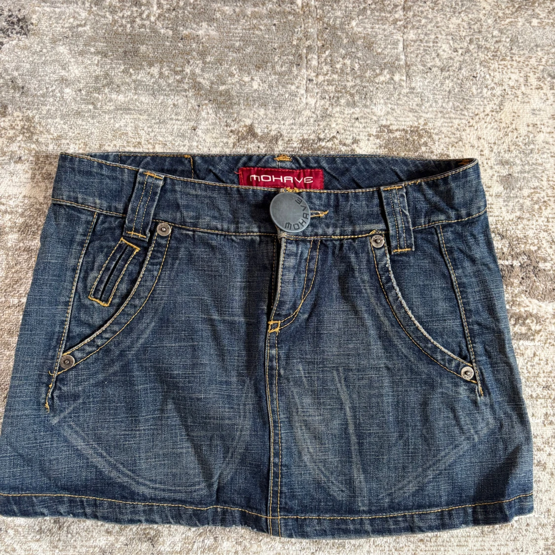 Mörkblå jeanskjol från Mohave