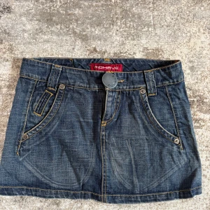 Mörkblå jeanskjol från Mohave - Super fin jeans kjol! Bra skick.