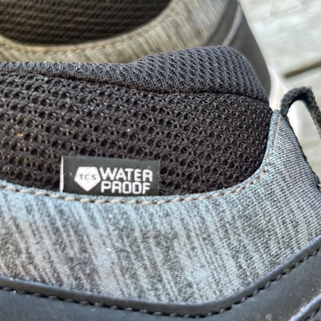 Svarta och grå sneakers från Everest - 2