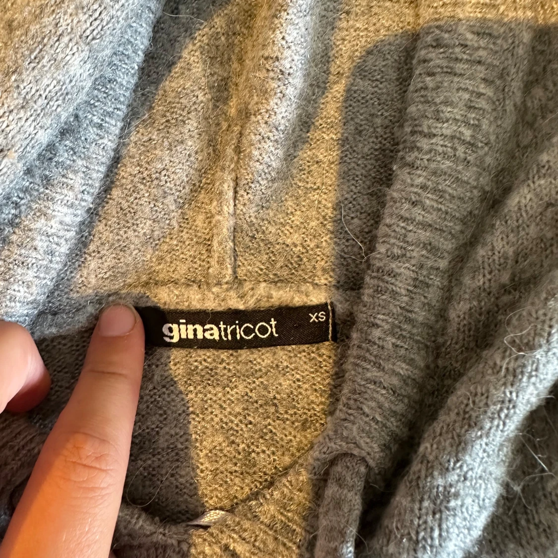 Grå hoodie från Gina Tricot XS - 2