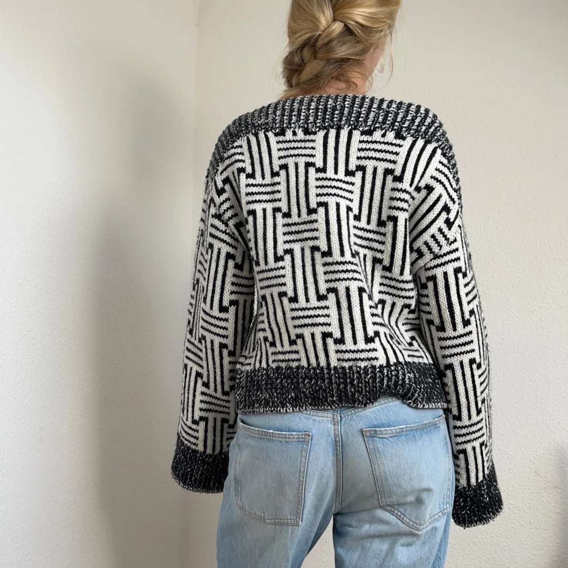 Mönstrad stickad tröja - 1