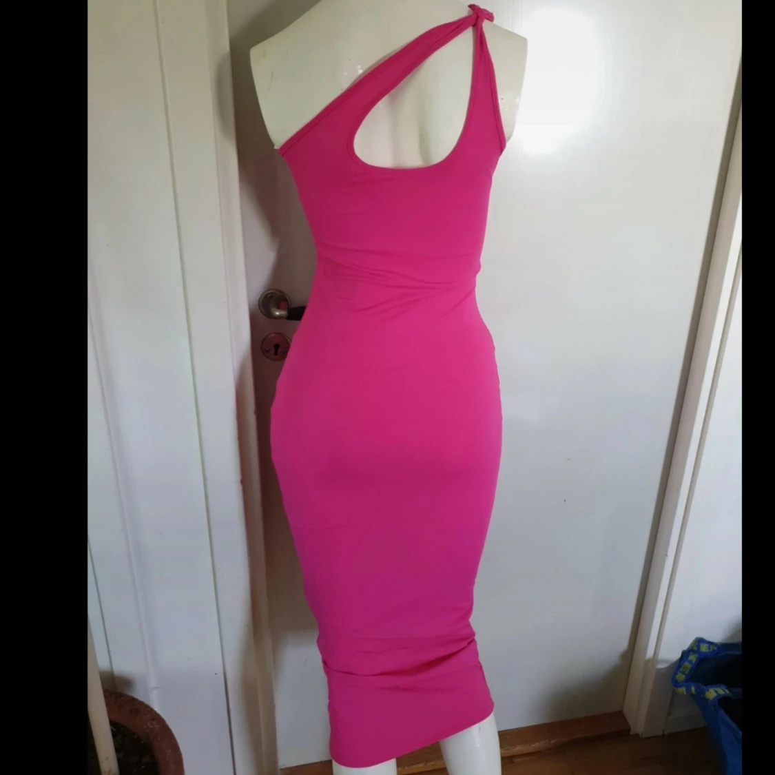 Rosa one shoulder långklänning - 2