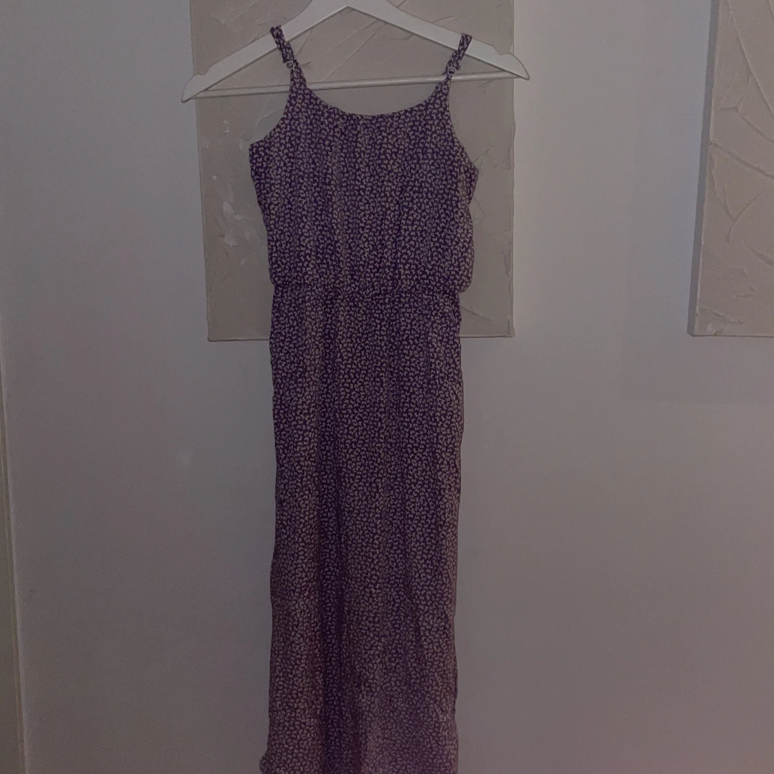 Lila långklänning med mönster från ONLY
