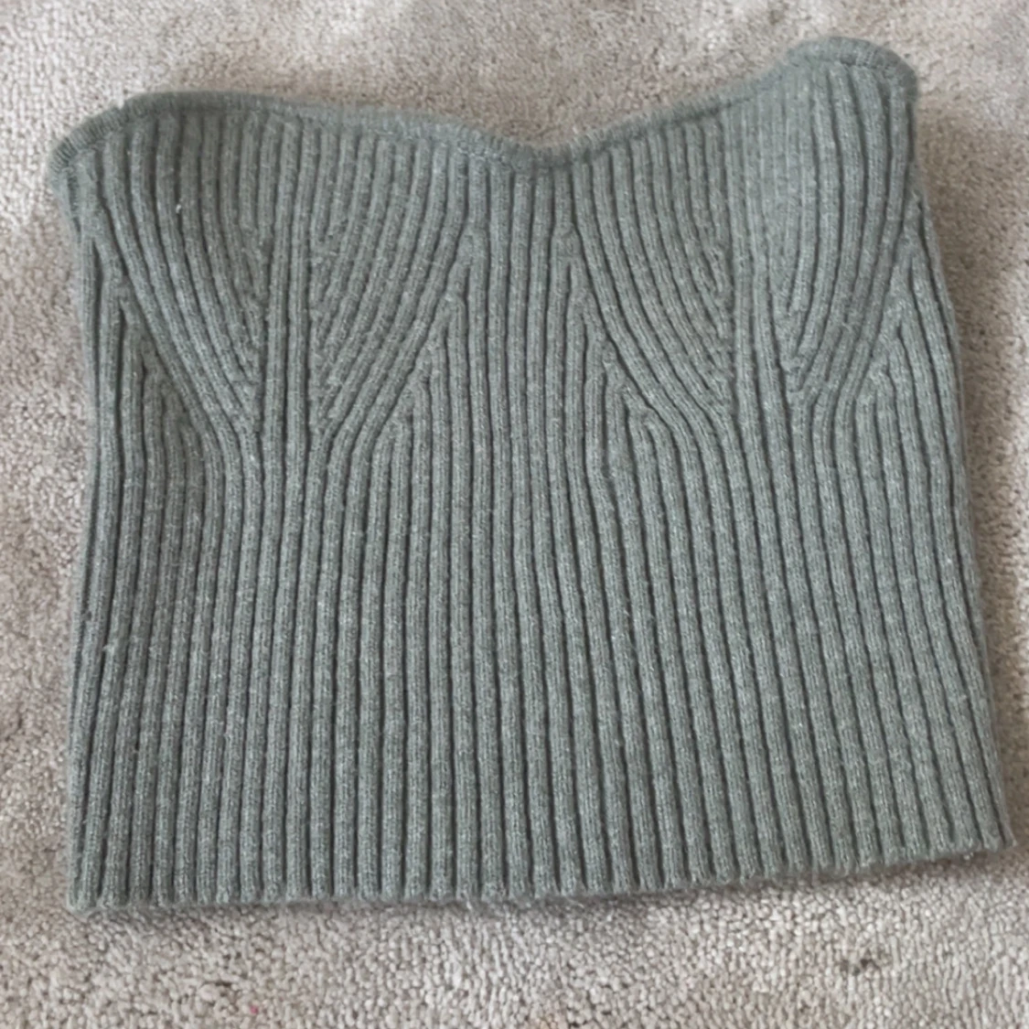 Grå ribbad stickad tubtopp från Zara - 1