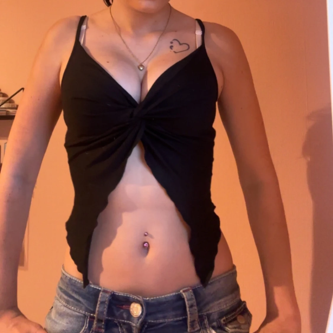 Svart croppad omlott topp