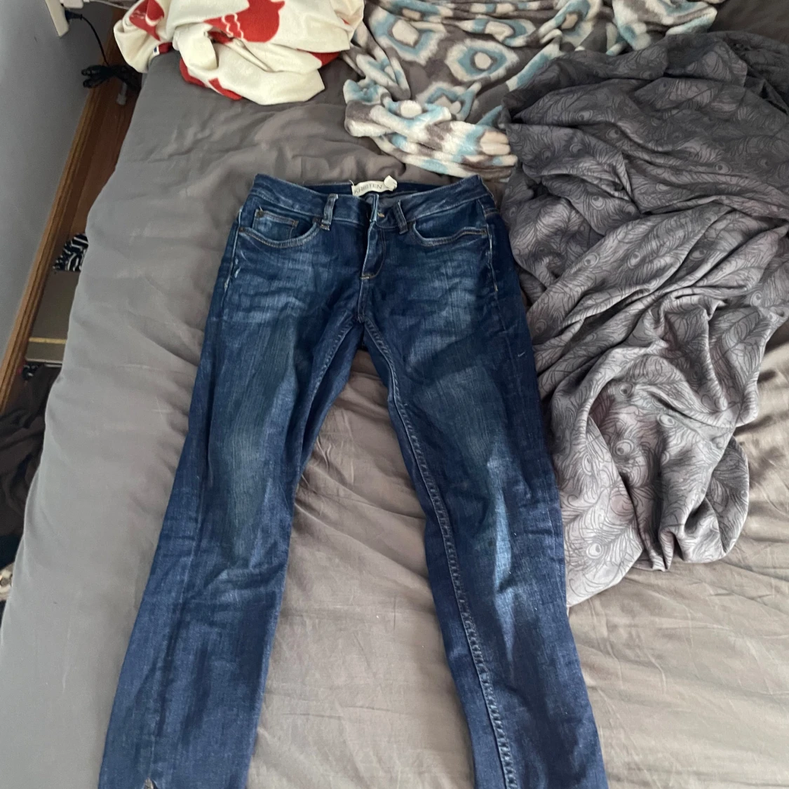 Mörkblå lågmidjade skinny jeans med dragkedja