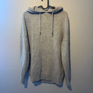 Merinoulls hoodie  - Bra skick inga defekter. Sitter bra på mig som är 174. Storlek S men skulle passa XS också. Skriv för fler frågor elr bilder 😁