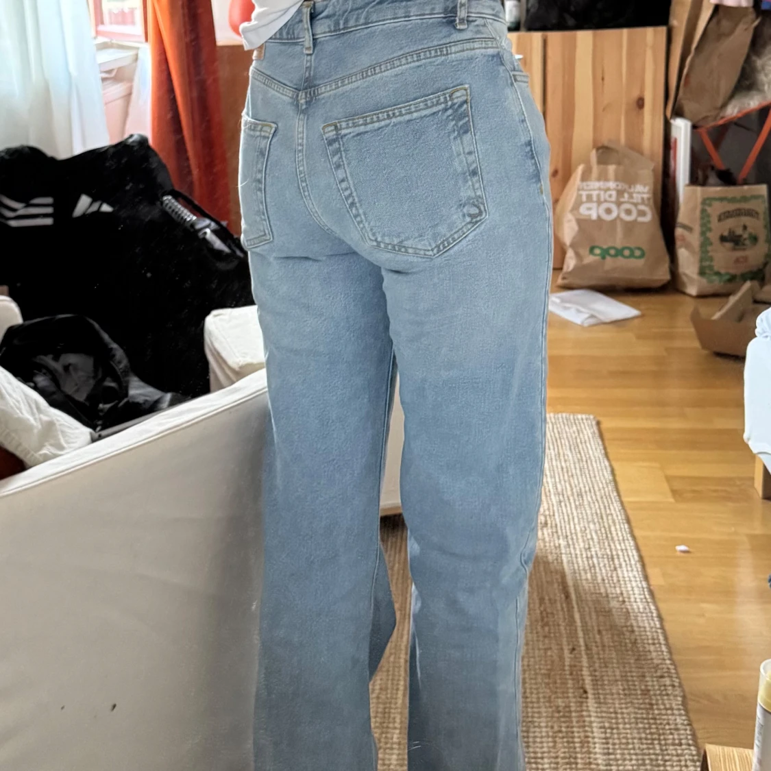 Ljusblåa raka jeans med hög midja - 1