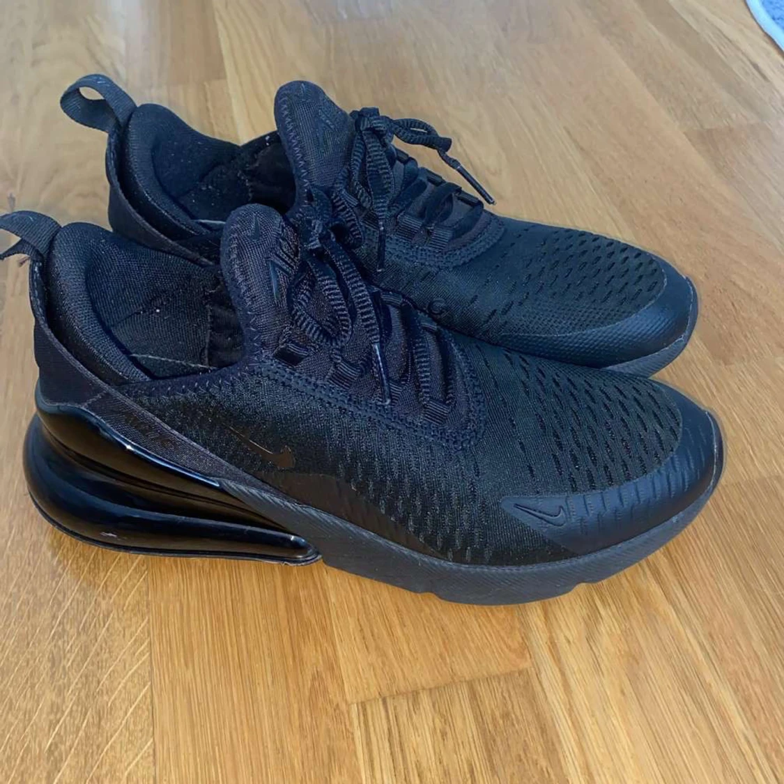 Svarta Nike Air Max 270 sneakers - 1