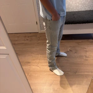 Jacob Cohen Jeans - Stilrena jeans från Jacob Cohen i fint skick🤩. Style 688(bard). Storlek 31. Hör av er om ni undrar nått👍.
