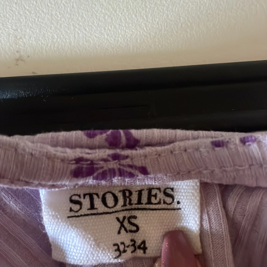 Ljuslila blommig klänning Stories XS - 2