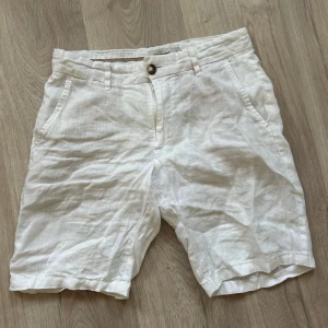 Linneshorts - Säljer mina Linneshorts från dressman, använda fåtal gånger