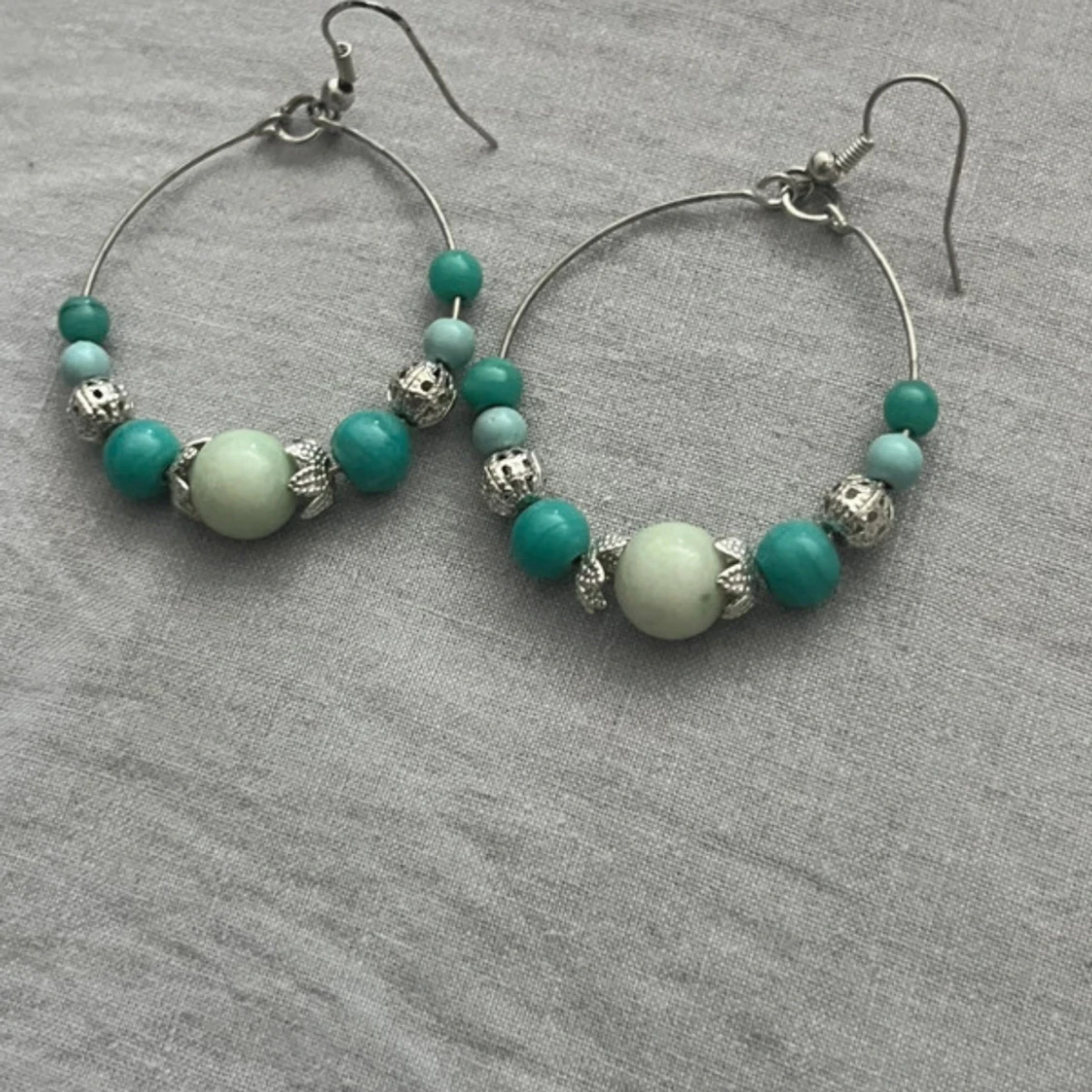 Stora örhängen med turkosa pärlor - 1