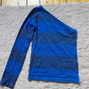 Cool one shoulder topp - Super snygg one-shoulder topp! 