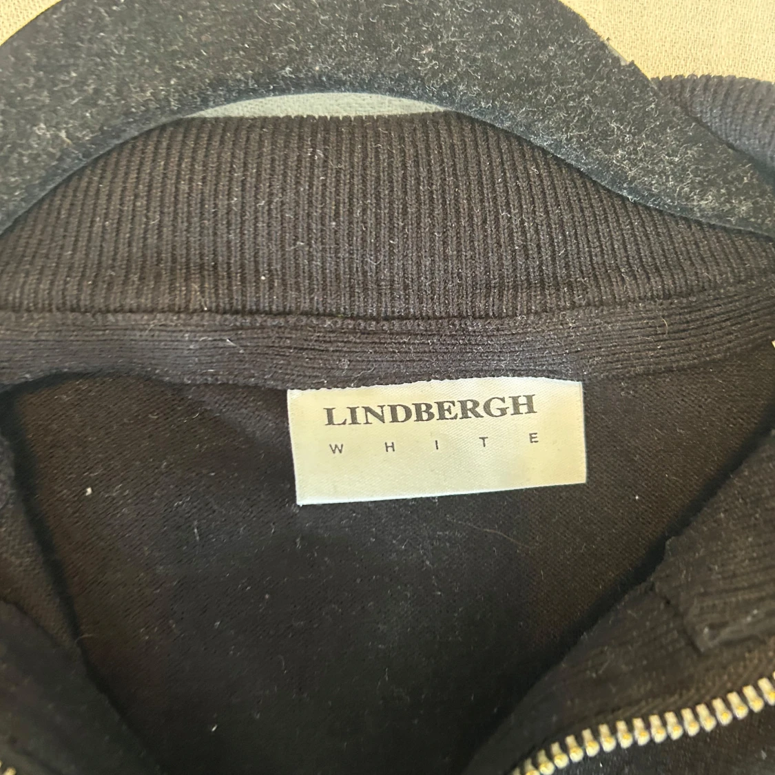 Svart half zip tröja från Lindbergh - 1