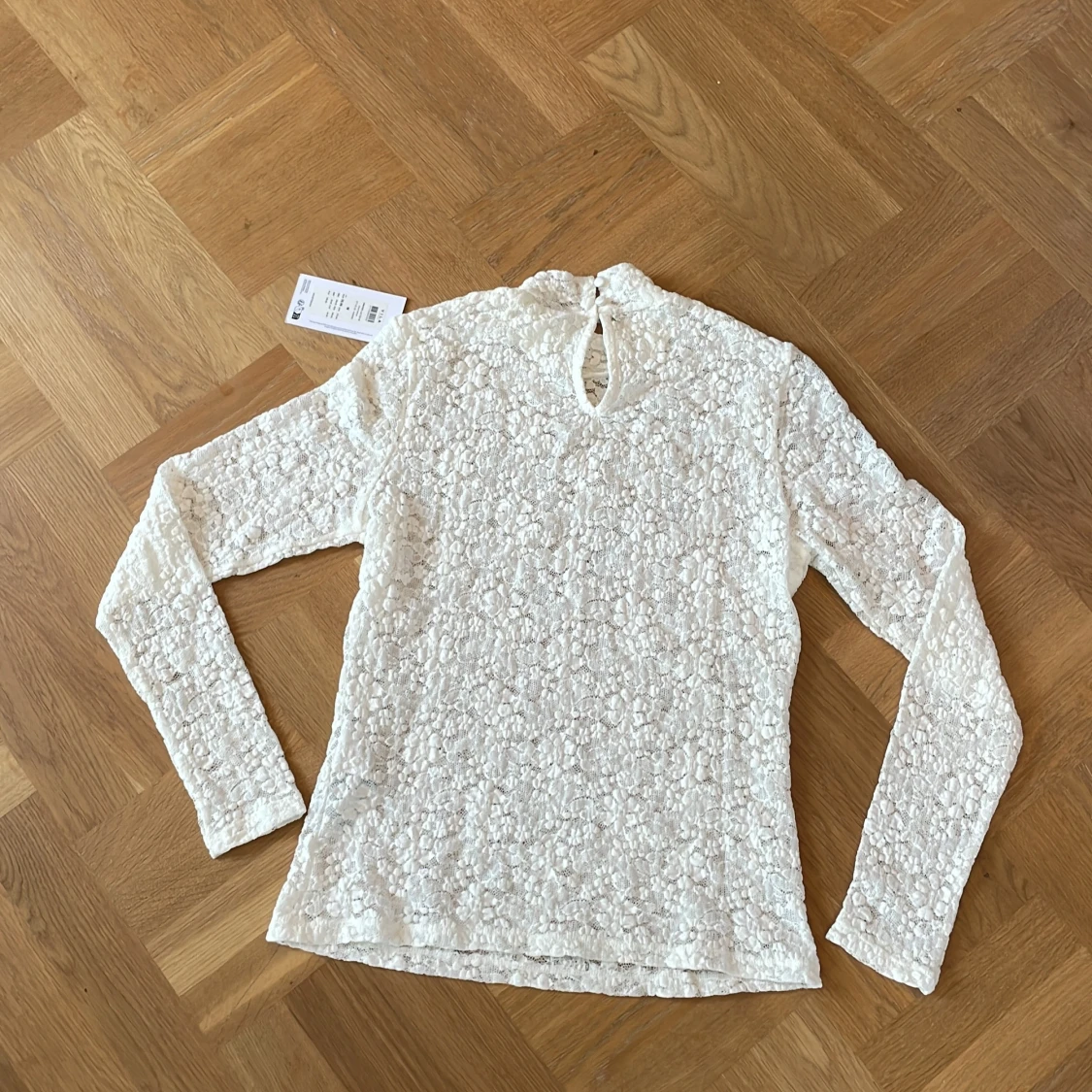 Vit spetsblus från VILA, storlek M - 1