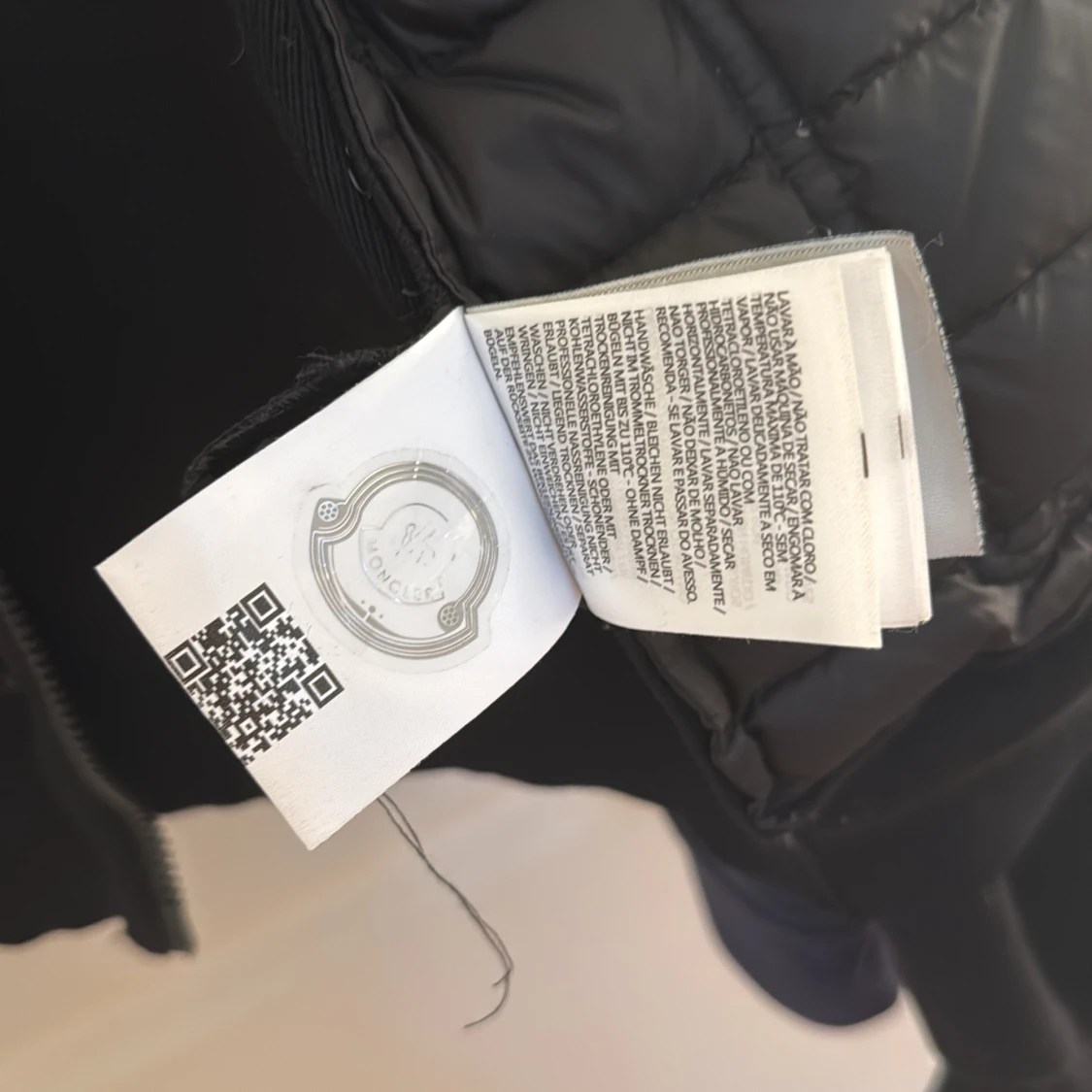 Svart pufferjacka från Moncler - 3