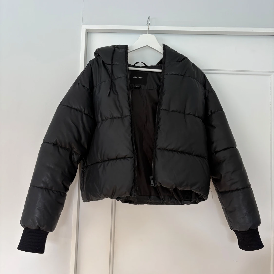Svart pufferjacka  - 3