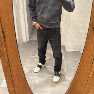 Replay jeans  - Ett par snygga byxor från Replay i storlek W29 L32 i modellen kiley 