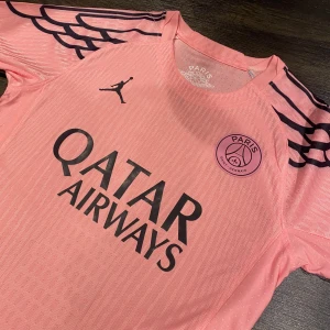 Pink PSG Fotbollströja   - Custom PSG kit i rosa färg 
