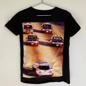 Bastille t shirt  - Riktigt fet t-shirt från bastille! Mycket bra skick, inga defekter. Passar dig bäst runt 170-175. Kontakta mig för fler frågor och funderingar!