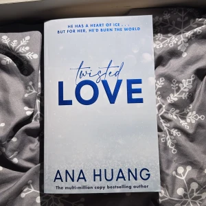 Twisted Love - En beroendeframkallande berättelse om Alex och Ava, två unga vuxna med mörka hemligheter och trasiga förflutna. När deras vägar korsas uppstår en intensiv och förbjuden kärlek som utmanar allt de trott på. Perfekt för dig som gillar passion, drama och oväntade vändningar.