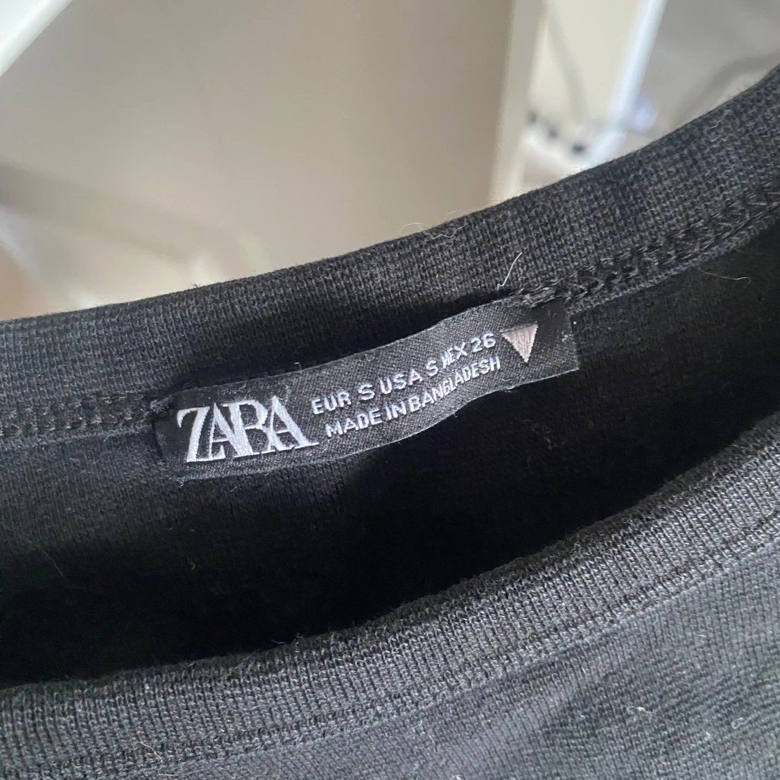 Svart croppad topp från Zara - 2