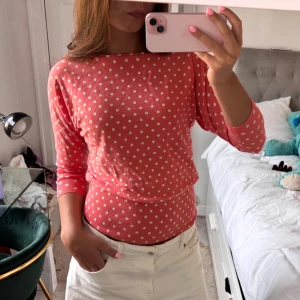 Prickig tröja!  - Så snygg prickig tröja! 