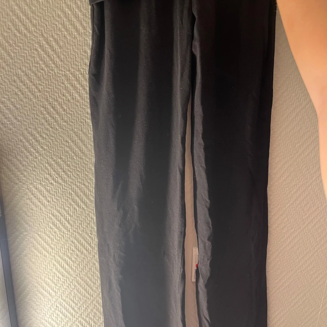 Svarta mjukisbyxor från Gina Tricot - 1