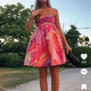 Klänning - As snygg klänning från hm!! Bra skick❣️❣️❣️