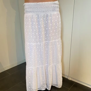 Långkjol från Gina tricot - Säljer min super fina långkjol ifrån Gina tricot i storlek 170 😊