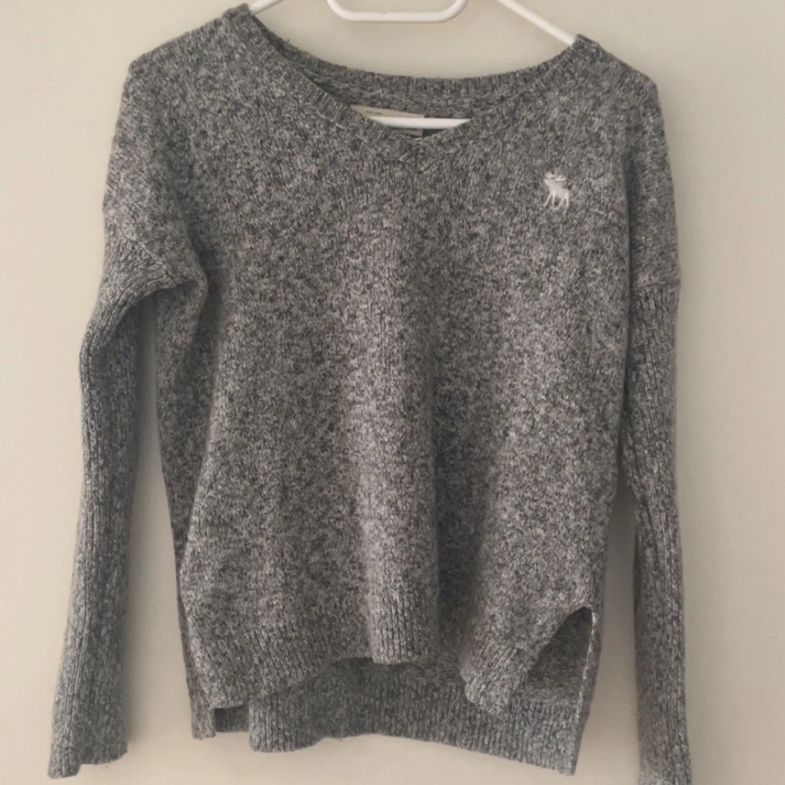 Grå stickad tröja Abercrombie