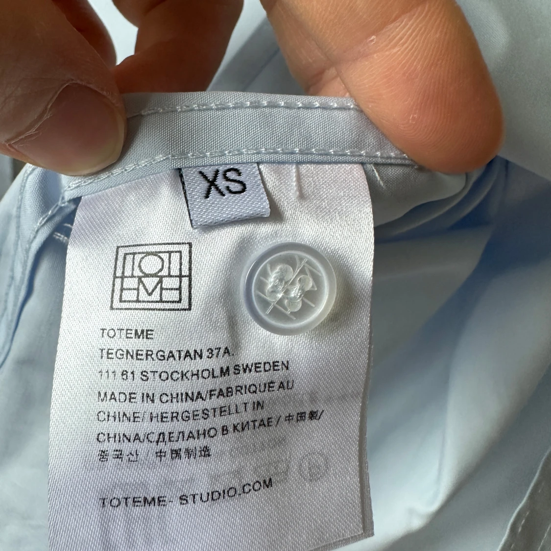 Ljusblå skjorta från Toteme  - 4