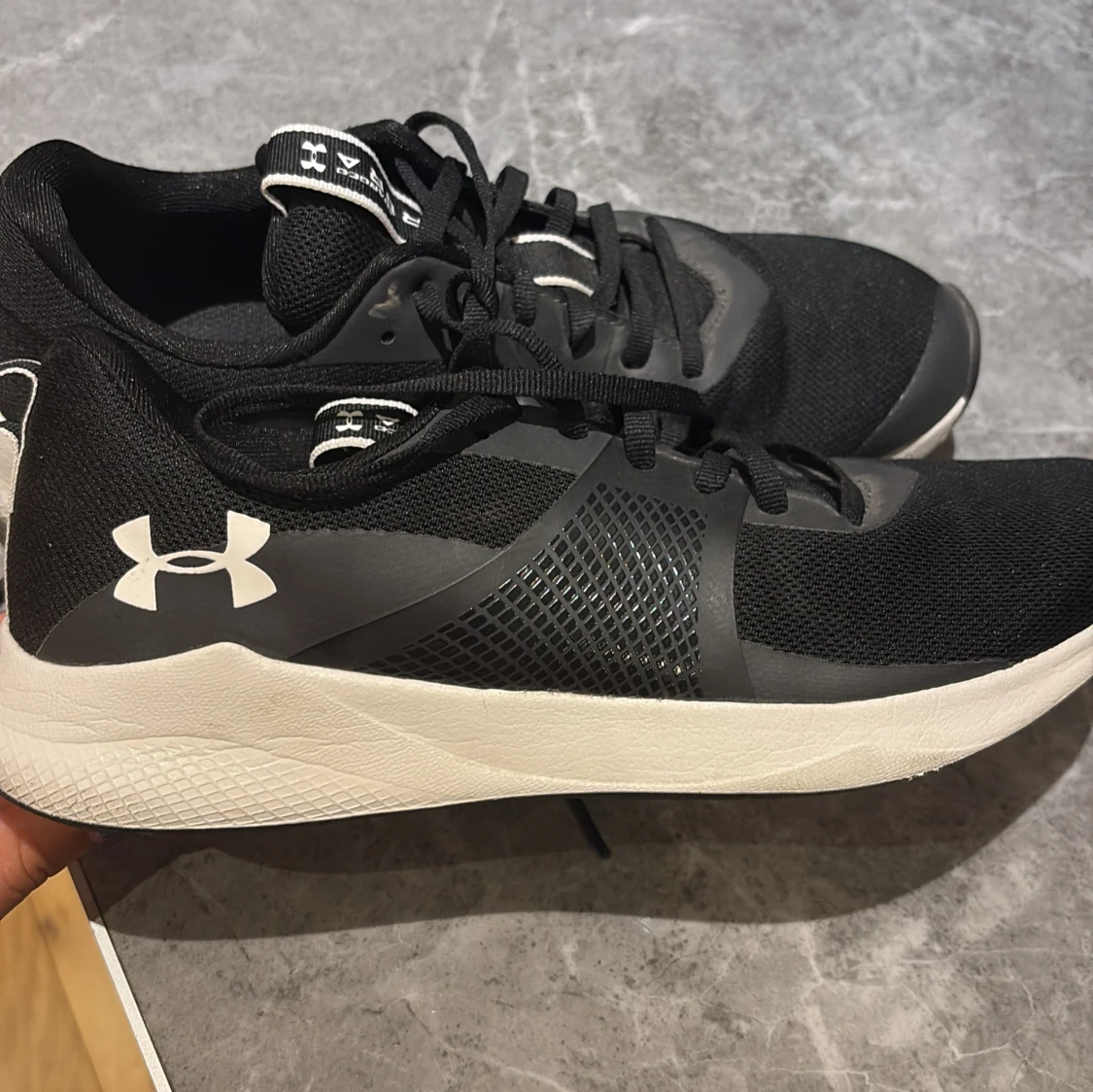 Svarta sneakers från Under Armour