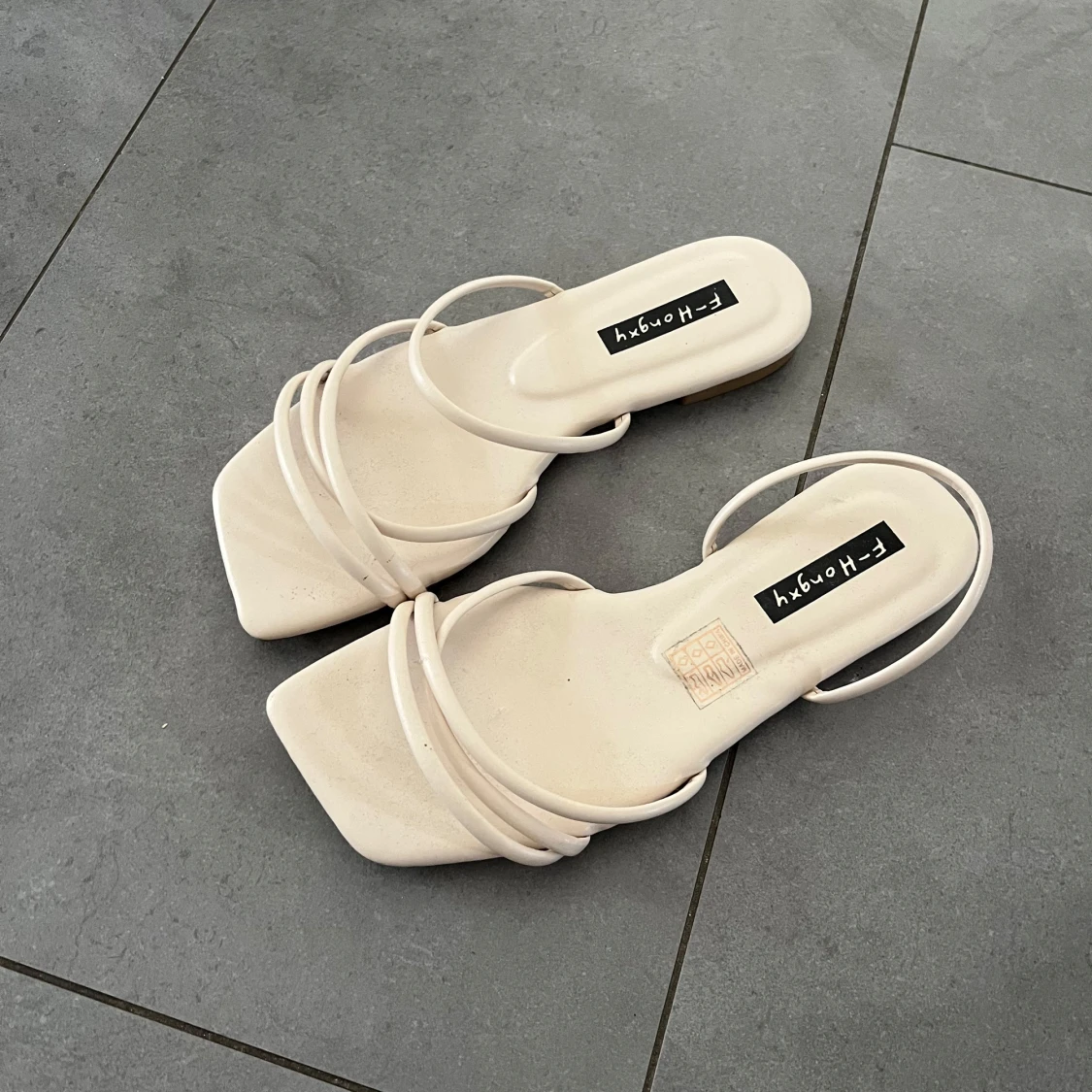 Beige sandaler från F-Honey - 1